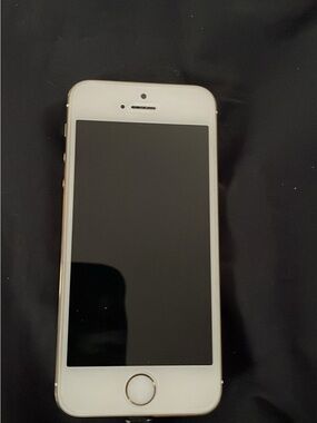 Apple iPhone SE in White and Gold - Compact Touchscreen Phone